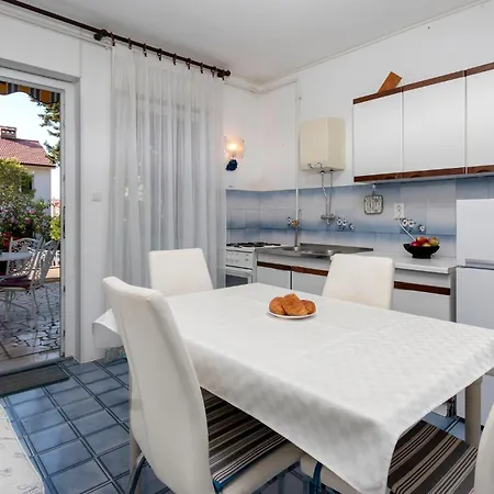 Apartman Cozy In With Wifi Pula