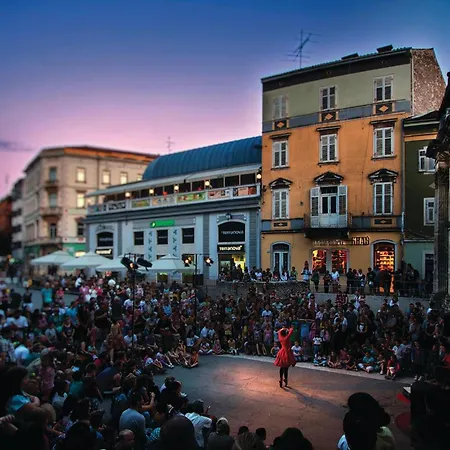 Apartament Cozy In With Wifi